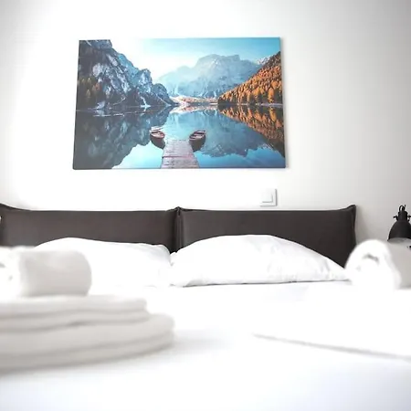 Beautiful Design 2 Bedroom Loft *