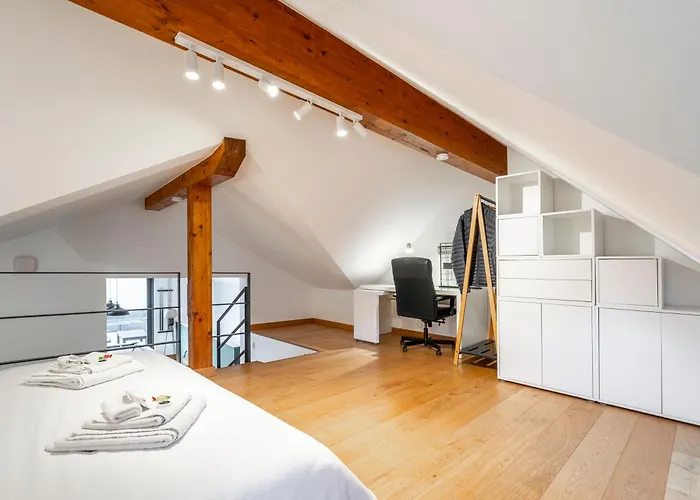 Beautiful Design 2 Bedroom Loft * Mertert