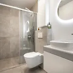 Beautiful Design 2 Bedroom Loft Apartment *
