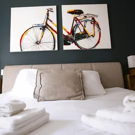 아파트 Beautiful Design 2 Bedroom Loft *