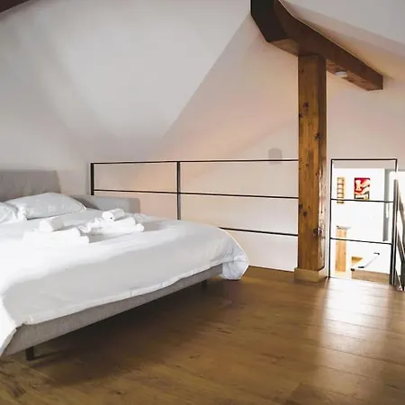 Beautiful Design 2 Bedroom Loft *