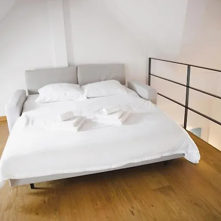 Beautiful Design 2 Bedroom Loft * Mertert