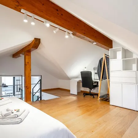 Beautiful Design 2 Bedroom Loft * Mertert