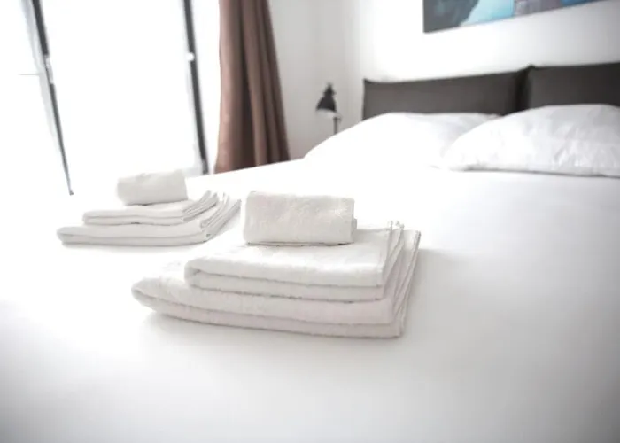 Beautiful Design 2 Bedroom Loft Apartment Mertert