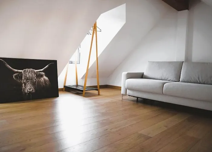 Beautiful Design 2 Bedroom Loft *