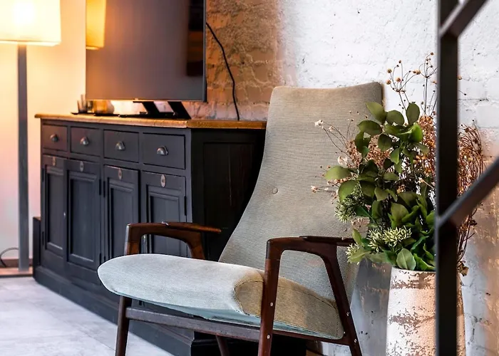 Beautiful Design 2 Bedroom Loft *