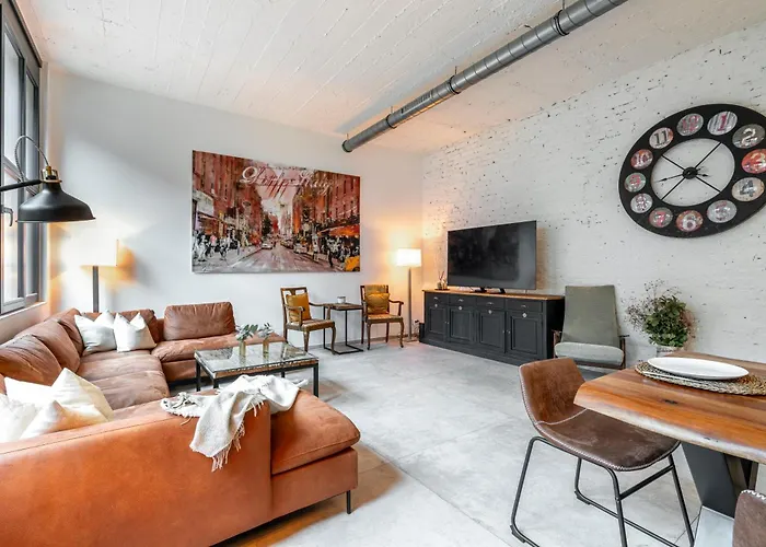 Beautiful Design 2 Bedroom Loft Διαμέρισμα *