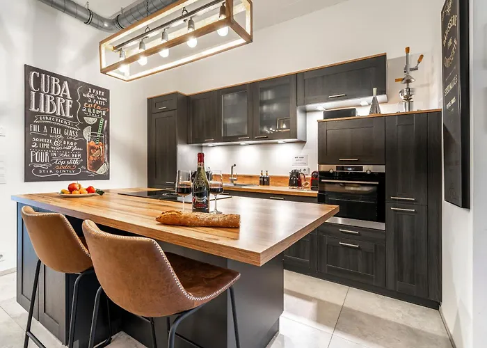 Beautiful Design 2 Bedroom Loft Διαμέρισμα *