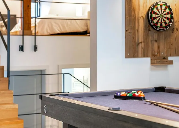 Beautiful Design 2 Bedroom Loft *